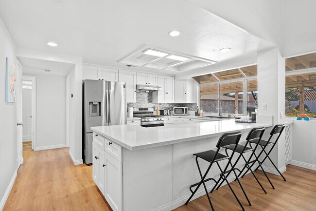 Building Photo - 1519 Walnut Ave