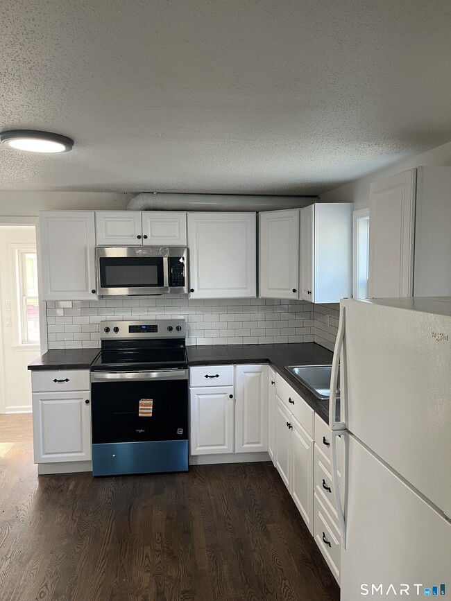 Building Photo - 52 Pearl St