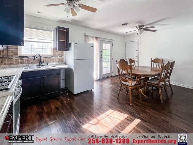 Building Photo - Comfortable Living and Easy Access!
