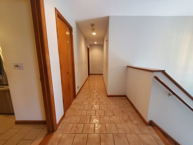 Building Photo - 302 Westwood Rd