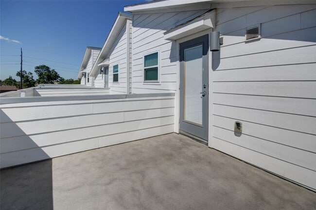 Building Photo - 1909 Maury St