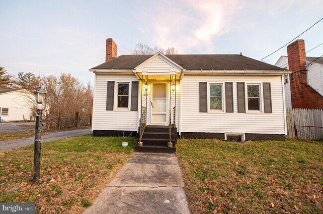 Building Photo - 1226 Pemberton Dr