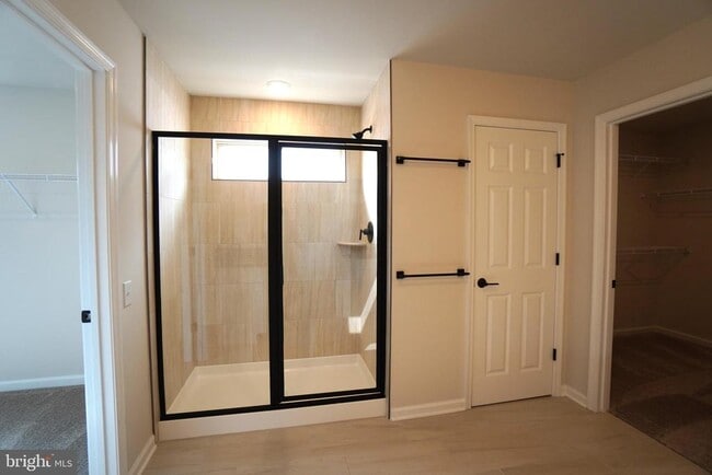 Building Photo - 612 America Dr