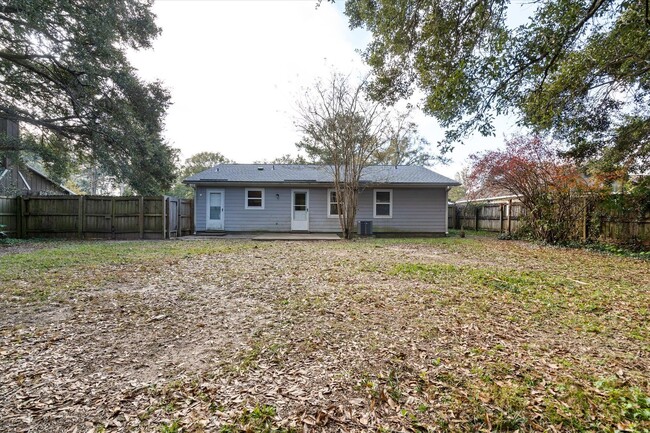 Building Photo - 3 BR 2 Ba home in Fairhope