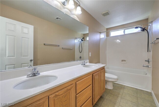 Building Photo - 121 Pettswood Dr