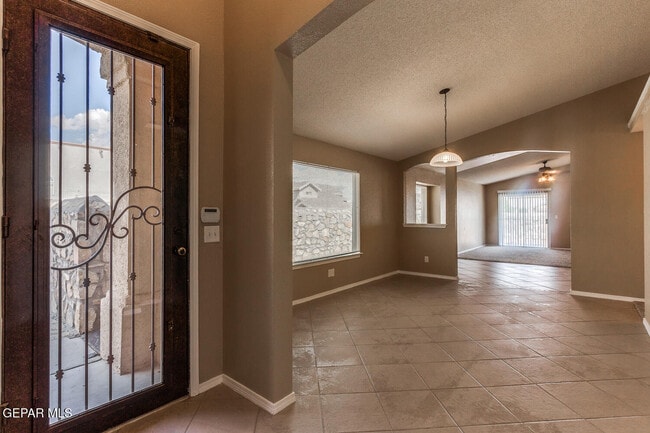 Building Photo - 10964 Northview Dr