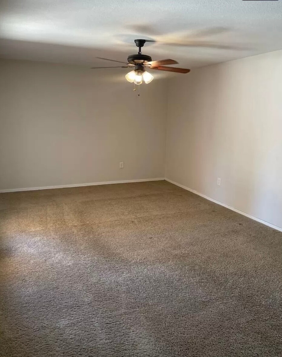 Building Photo - 4015 E Friess Dr