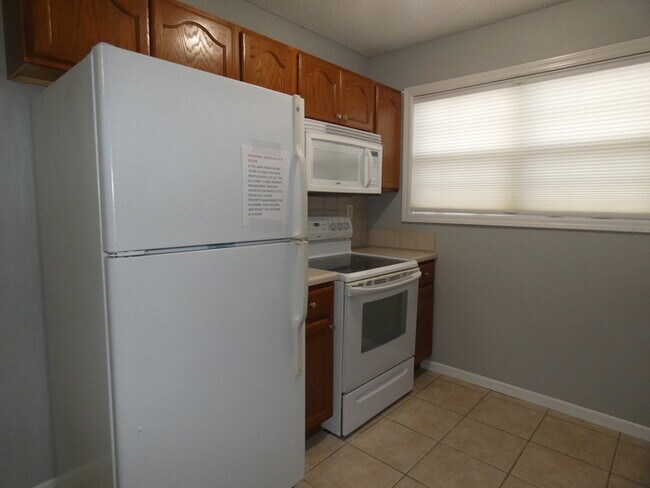 Building Photo - Beautiful Condo in Gladstone, MO