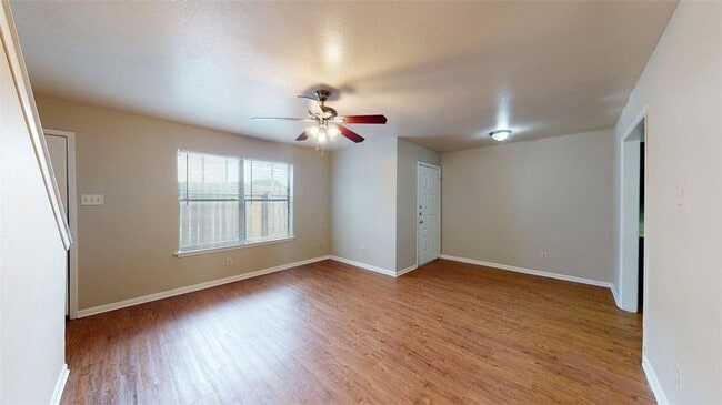 Building Photo - 2807 Longmire Dr