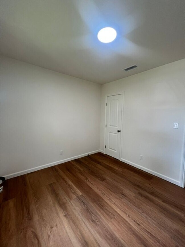 Building Photo - 6557 McLennan Ave