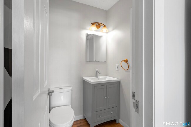 Building Photo - 107 Country Club Ct