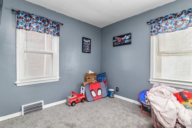 Building Photo - COMING SOON! Welcome to this charming hous...