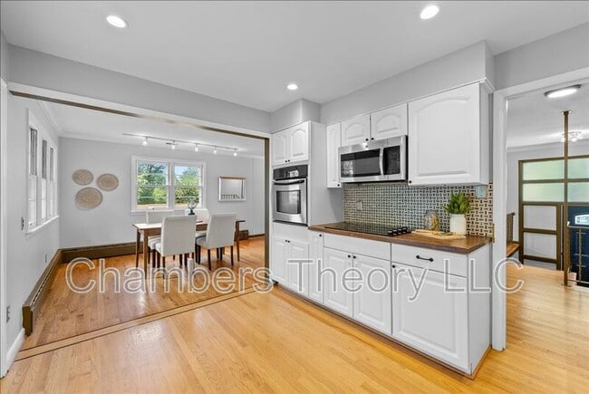 Building Photo - 3035 Hazelton St