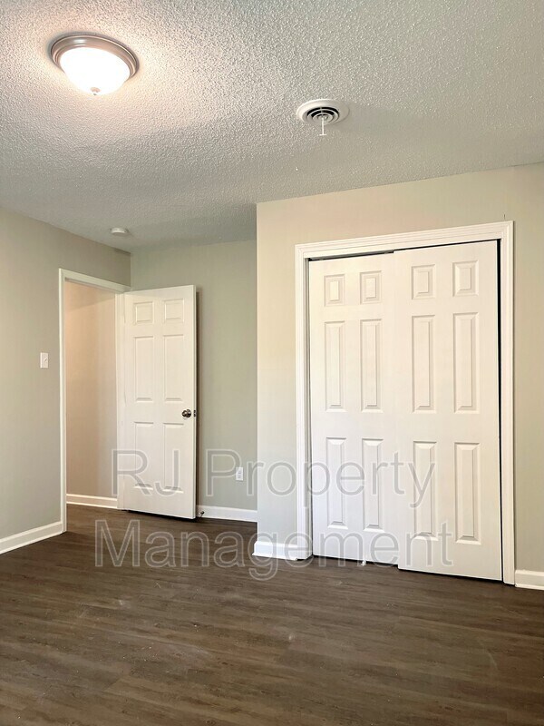 Building Photo - 1437 Castalia St