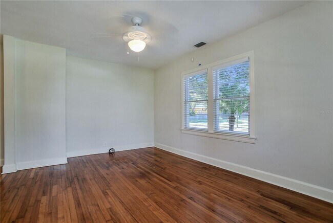 Building Photo - 404 S Westland Ave