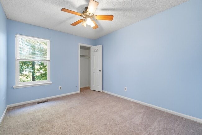 Building Photo - 5260 Settlers Park Dr