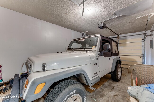 Building Photo - 121 Bob White Ct