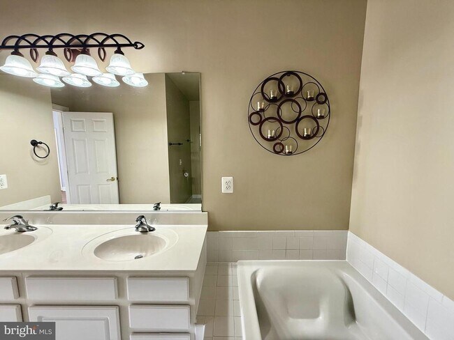 Building Photo - 6866 Witton Cir