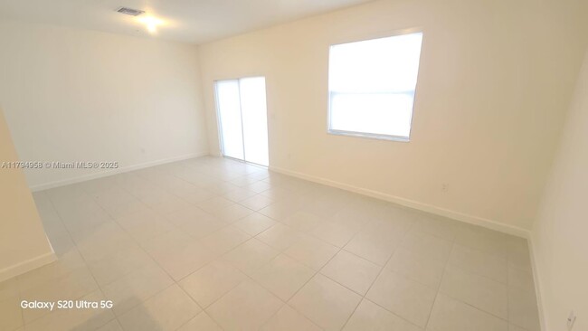 Building Photo - 226 SW 159th Ct