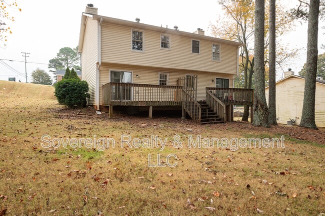 Building Photo - 582 Downing St