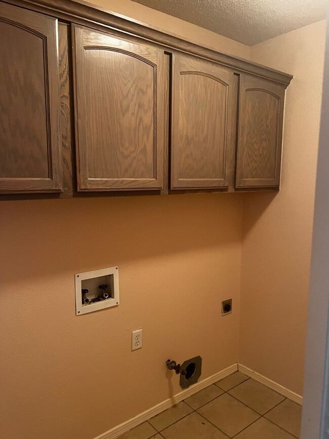 Building Photo - AMAZING EASTSIDE HOME