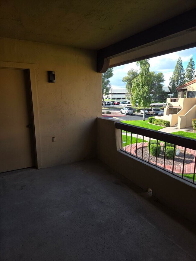 Building Photo - p203