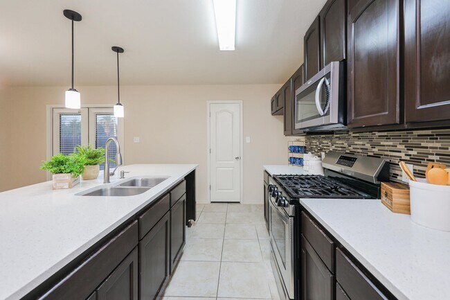 Building Photo - 704 Mercado Ln