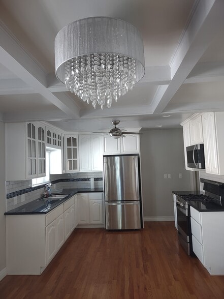 Building Photo - 558 Brooks Ave