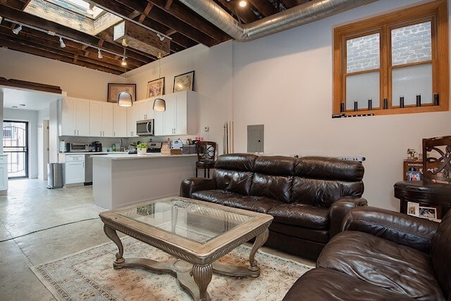 Building Photo - 2021 S Throop St