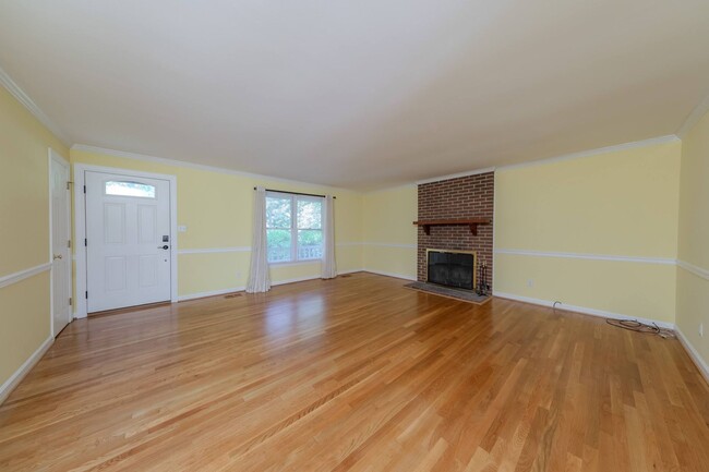 Building Photo - 114 Evergreen Way