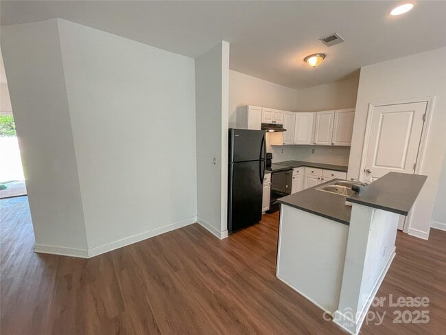 Building Photo - 2634 Kenhill Dr