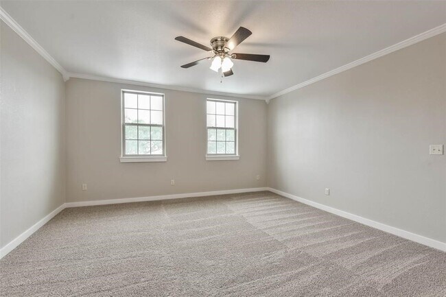 Building Photo - 329 E Washington Ave