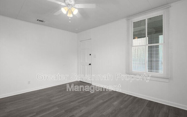 Building Photo - 612 W 42nd St