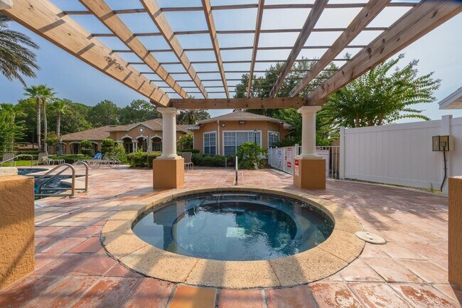 Building Photo - 550 Florida Club Blvd