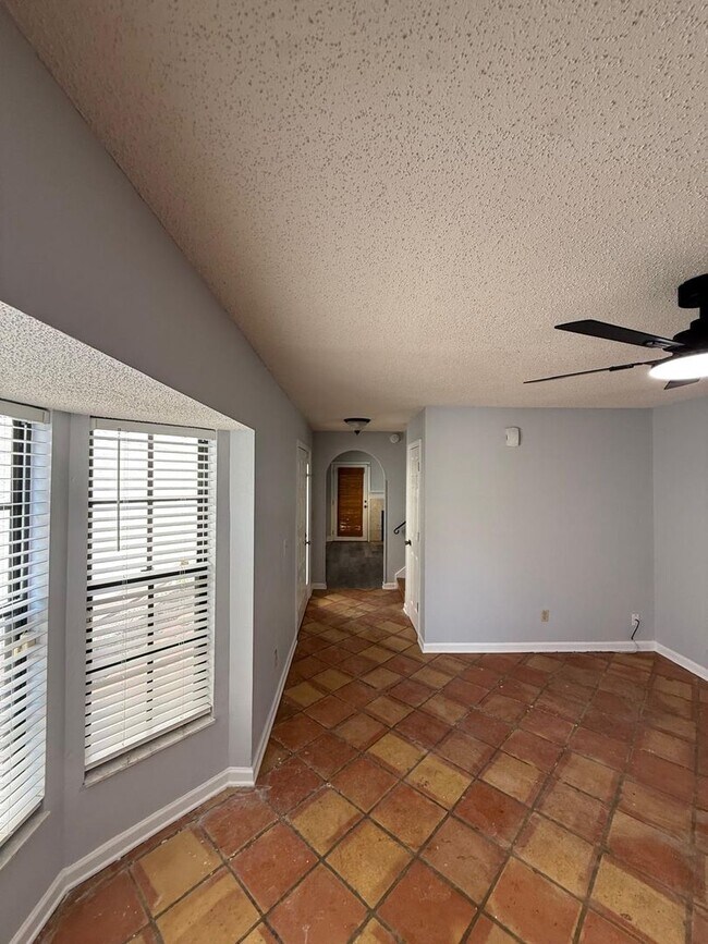 Building Photo - 1030 Knoll Wood Ct