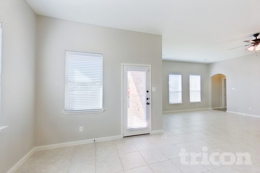 Building Photo - 616 Meadow Springs Dr