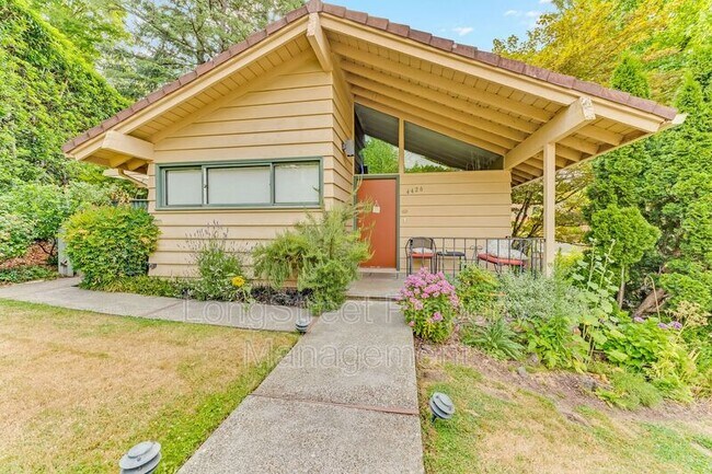 Building Photo - 4426 SW 34th Ave