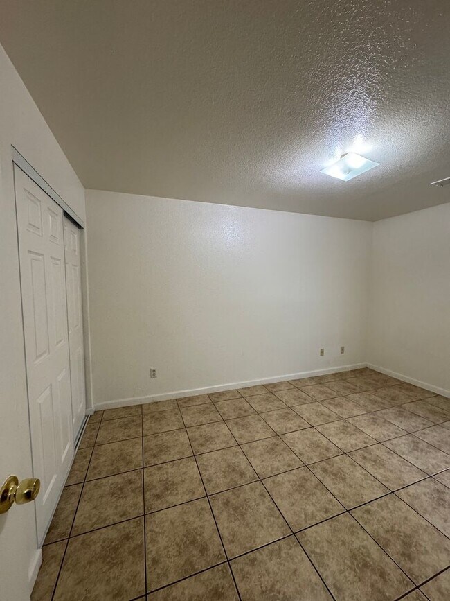 Building Photo - 3443