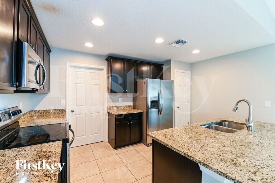 Building Photo - 617 SW 13th Terrace