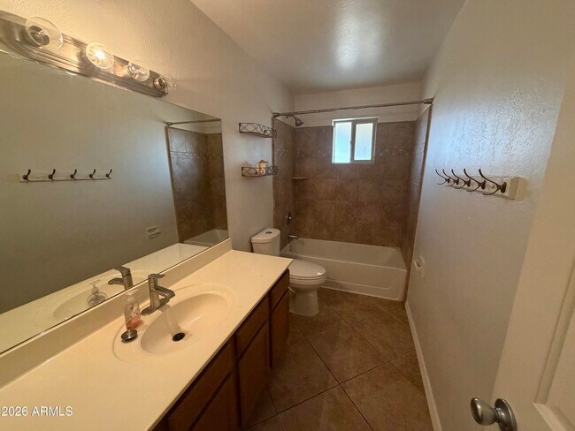 Building Photo - 1207 E Christy Dr