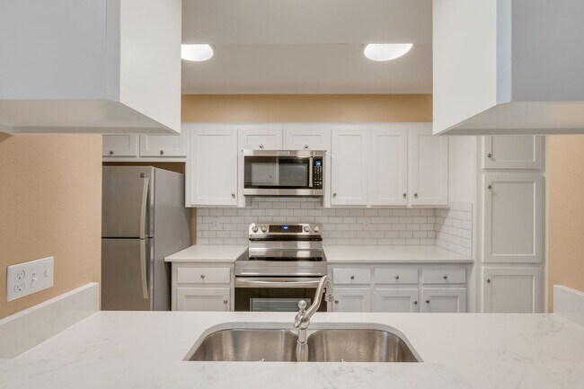 Building Photo - 2533 Cross Timbers Dr