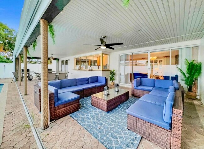 Building Photo - 5940 NE 22nd Ave