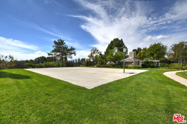 Building Photo - 2649 Rikkard Dr