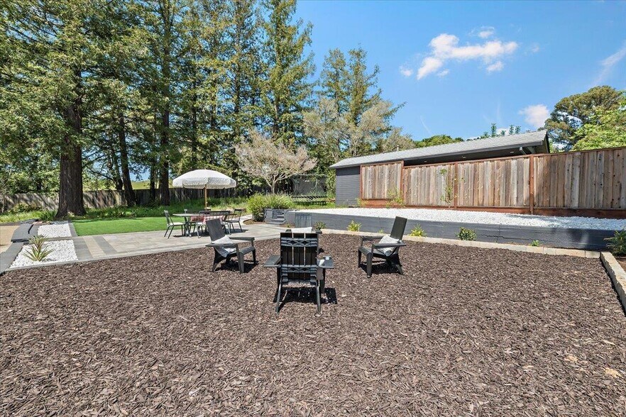Building Photo - 789 Canada Rd