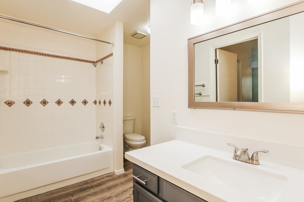 Building Photo - 921 S Val Vista Dr