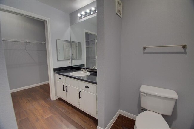 Building Photo - 2320 Gracy Farms Ln
