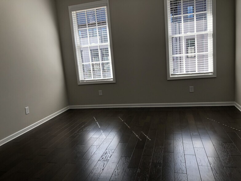 Building Photo - 6604 Sterling Dr