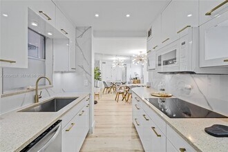 Building Photo - 1881 Washington Ave