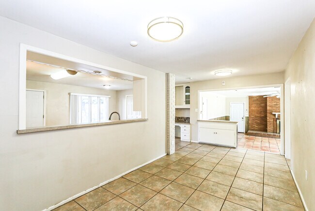 Building Photo - 2517 33rd St