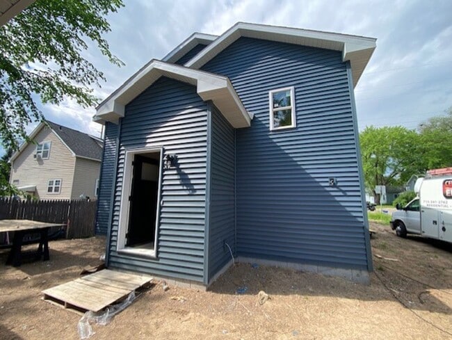 Building Photo - 3 Bed, 3 Bath, House